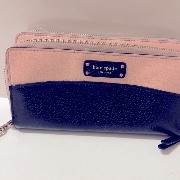 Large Carryall Zip-Around Leather Wristlet Wallet. Black and peach - Picture 2 of 16